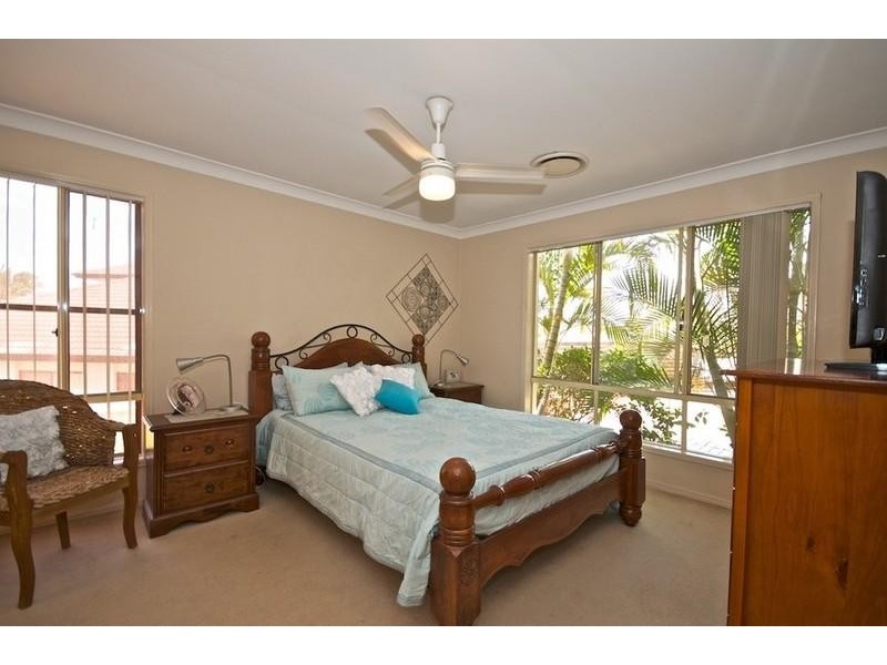 1 Kite Cct, Arundel QLD 4214