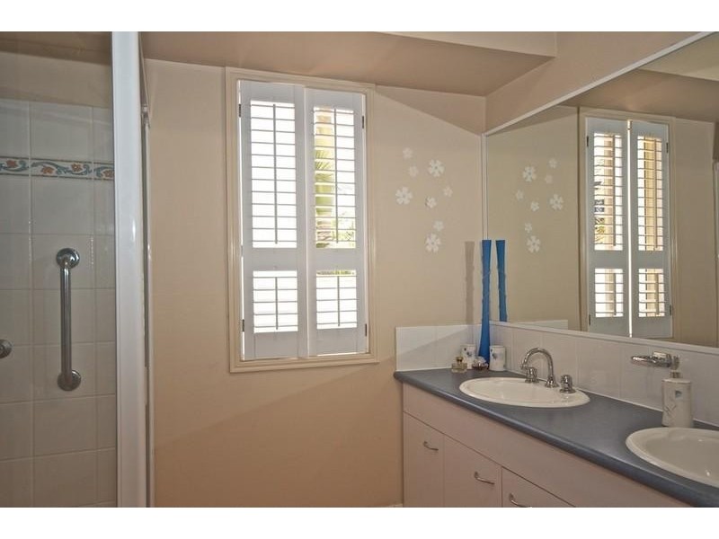 1 Kite Cct, Arundel QLD 4214