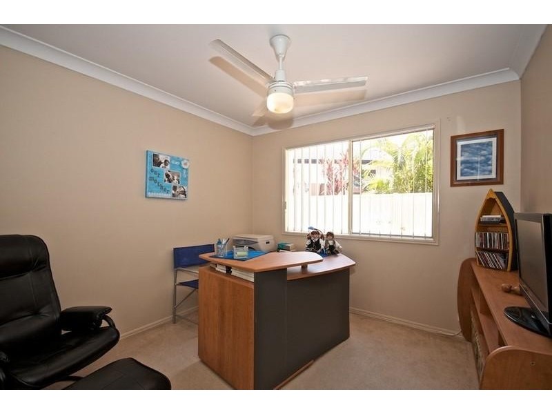 1 Kite Cct, Arundel QLD 4214
