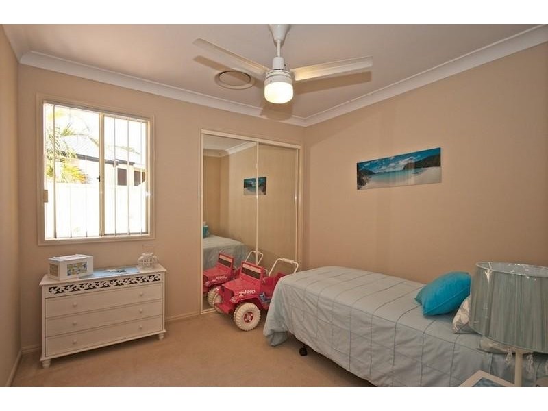 1 Kite Cct, Arundel QLD 4214