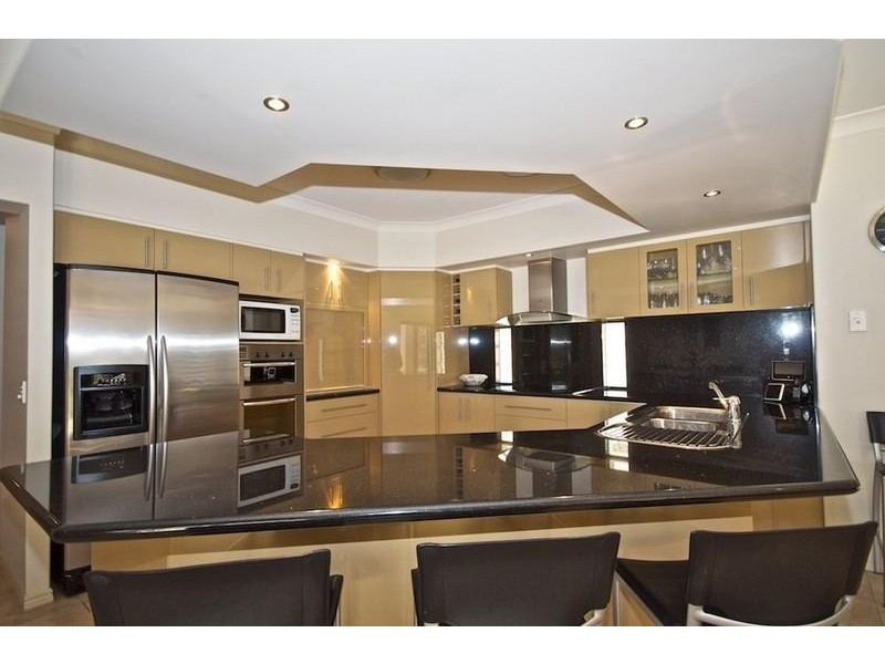 14 Torquay Pl, Arundel QLD 4214