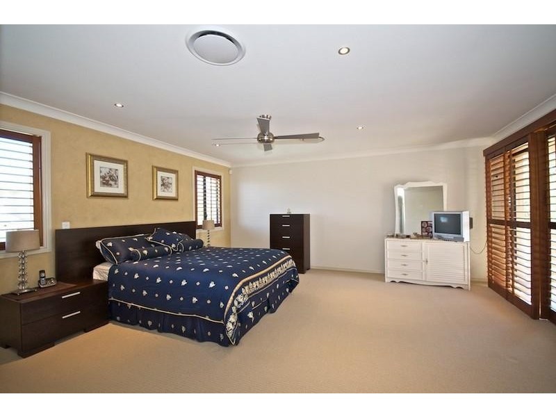 14 Torquay Pl, Arundel QLD 4214