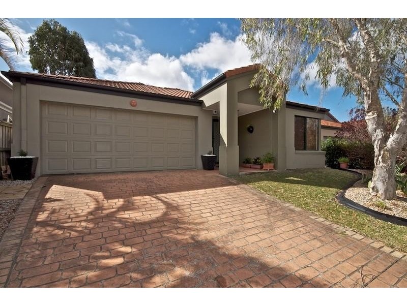 4 Harrow Pl, Arundel QLD 4214