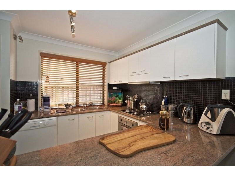 4 Harrow Pl, Arundel QLD 4214