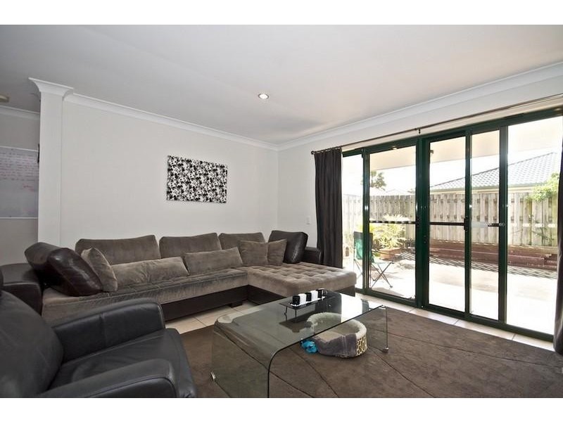 4 Harrow Pl, Arundel QLD 4214