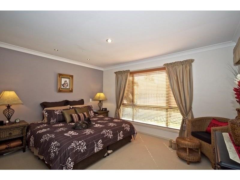 4 Harrow Pl, Arundel QLD 4214