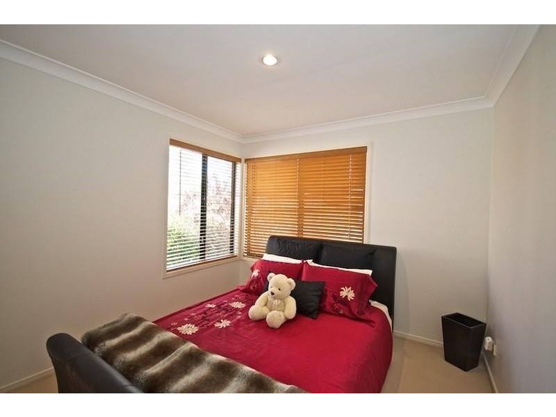 4 Harrow Pl, Arundel QLD 4214