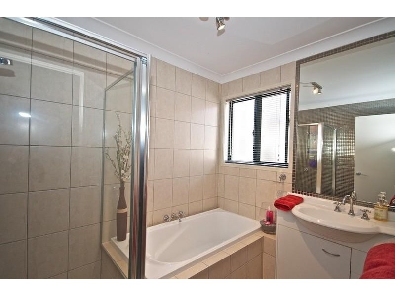 4 Harrow Pl, Arundel QLD 4214