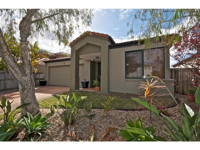 4 Harrow Pl, Arundel QLD 4214