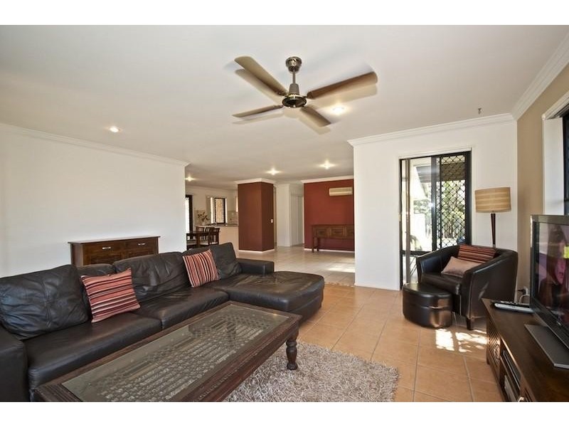 1 Fanning Ct, Pacific Pines QLD 4211