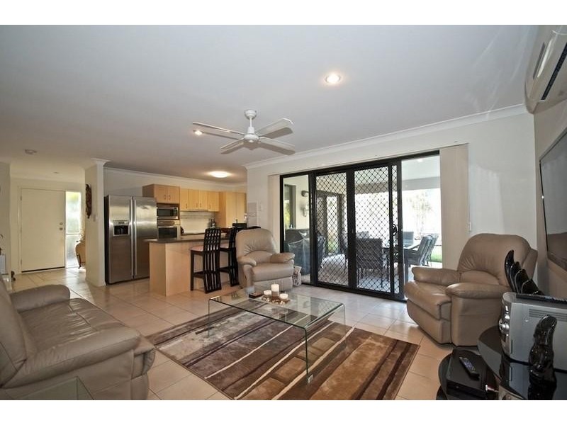 47 Golden Bear Dr, Arundel QLD 4214