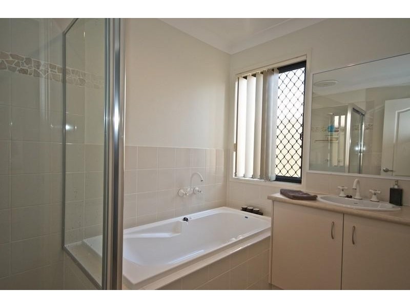 47 Golden Bear Dr, Arundel QLD 4214