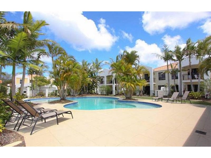 8866 Magnolia Dr, Hope Island QLD 4212