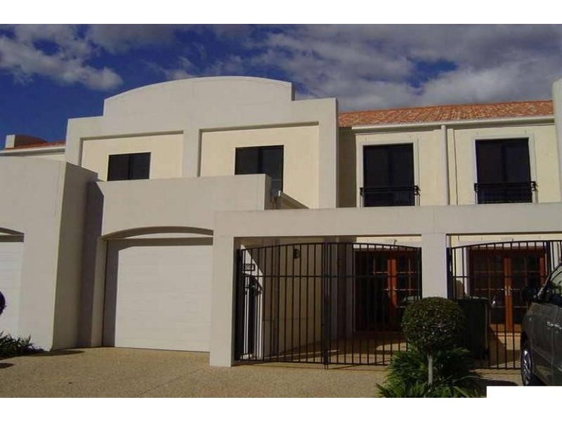 8866 Magnolia Dr, Hope Island QLD 4212