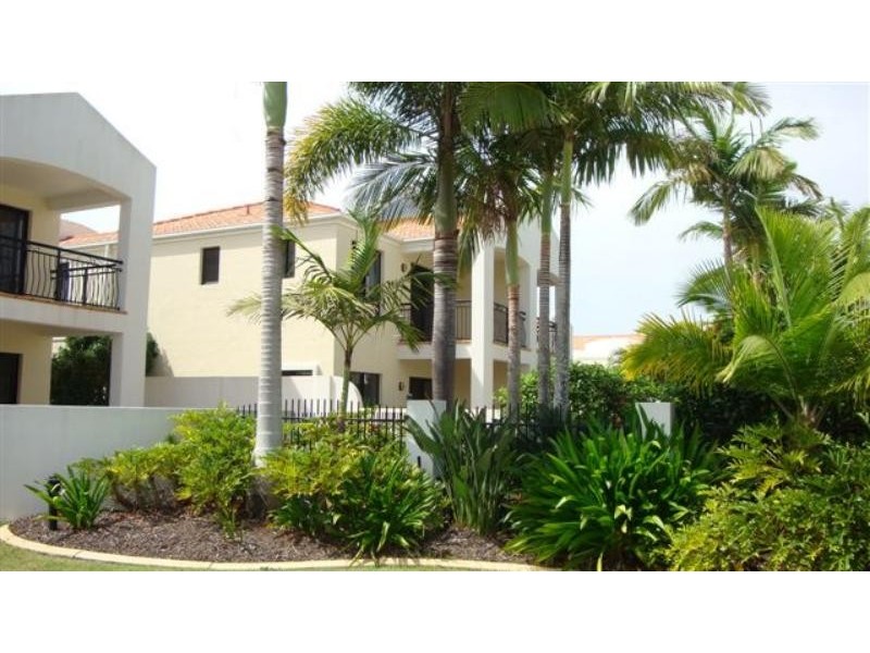 8866 Magnolia Dr, Hope Island QLD 4212