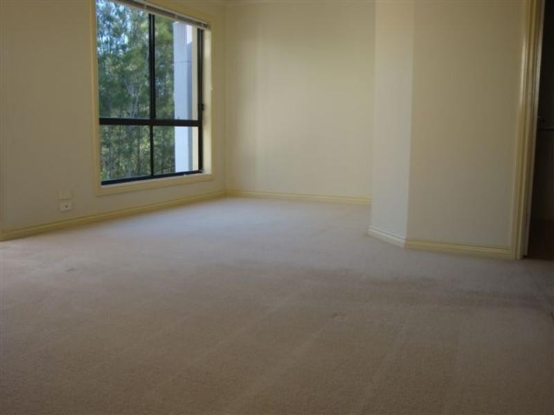 8866 Magnolia Dr, Hope Island QLD 4212