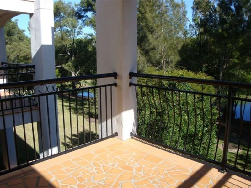 8866 Magnolia Dr, Hope Island QLD 4212