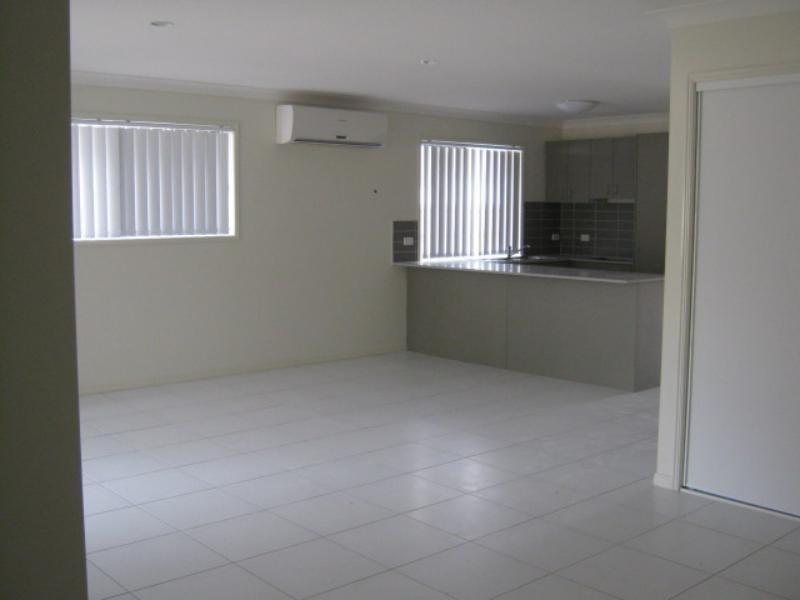 5 Christopher  St, Pimpama QLD 4209