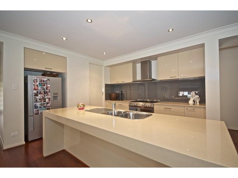 106 Arun Dr, Arundel QLD 4214