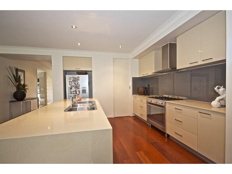 106 Arun Dr, Arundel QLD 4214