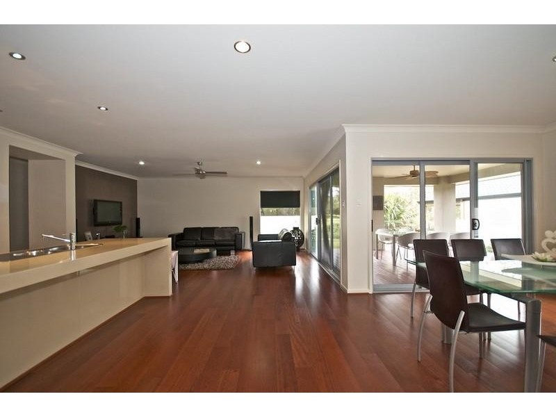 106 Arun Dr, Arundel QLD 4214
