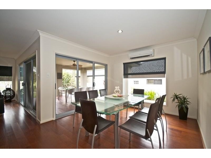 106 Arun Dr, Arundel QLD 4214