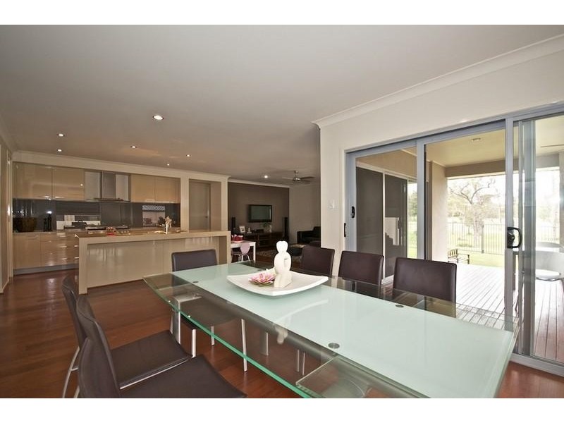 106 Arun Dr, Arundel QLD 4214
