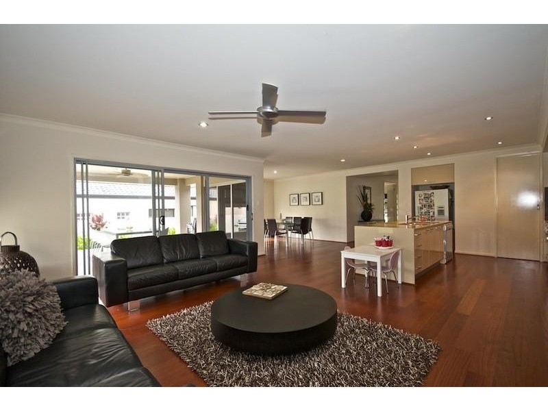 106 Arun Dr, Arundel QLD 4214