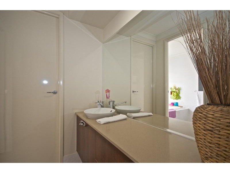 106 Arun Dr, Arundel QLD 4214