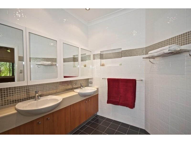 34 Ben Hogan Cres, Parkwood QLD 4214