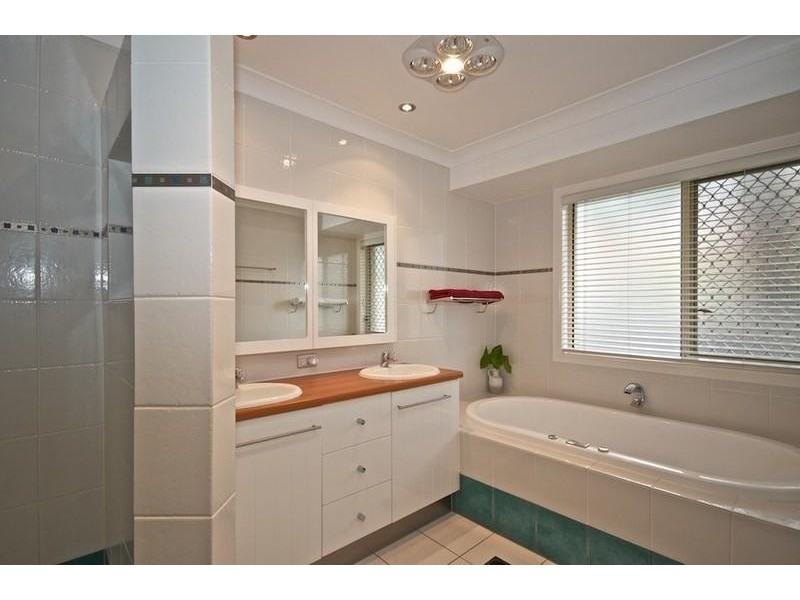 34 Ben Hogan Cres, Parkwood QLD 4214