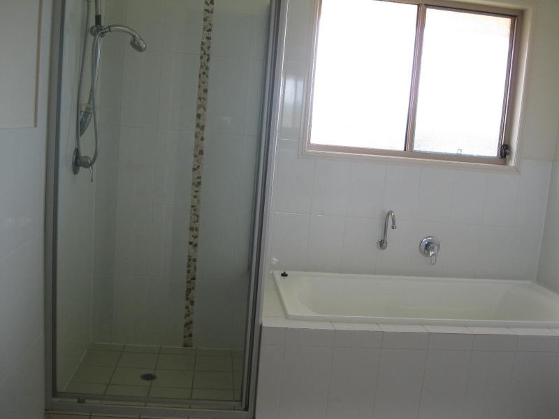 66 Golden Bear   Dr, Arundel QLD 4214