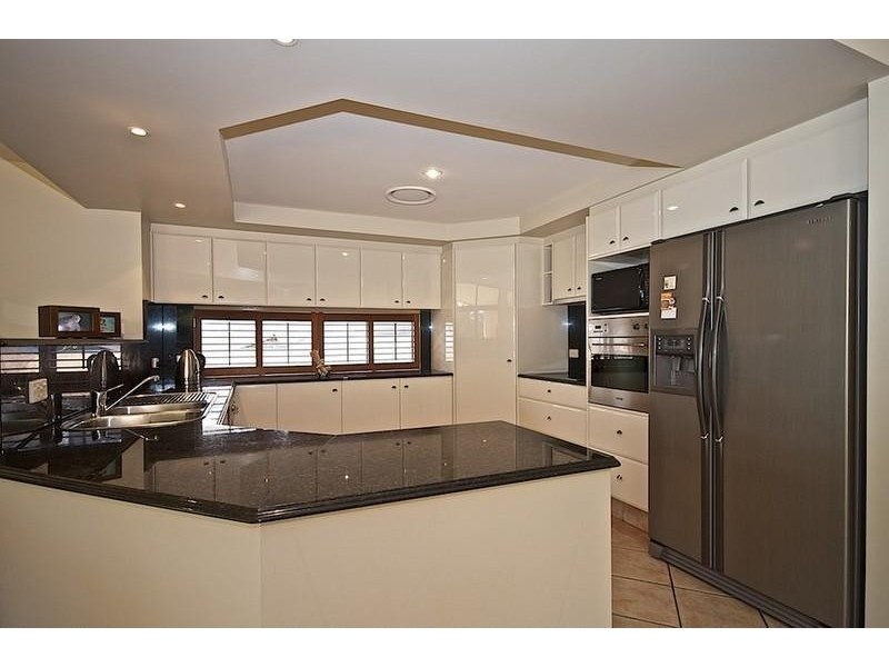 104 Arun Dr, Arundel QLD 4214