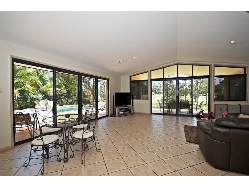 104 Arun Dr, Arundel QLD 4214