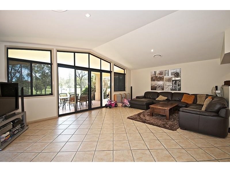 104 Arun Dr, Arundel QLD 4214