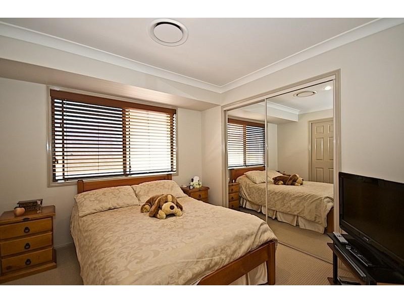 104 Arun Dr, Arundel QLD 4214