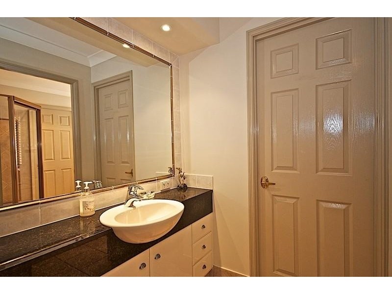 104 Arun Dr, Arundel QLD 4214