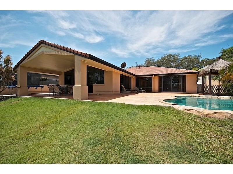 104 Arun Dr, Arundel QLD 4214