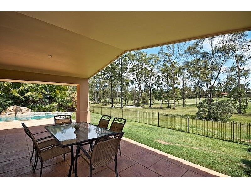 104 Arun Dr, Arundel QLD 4214