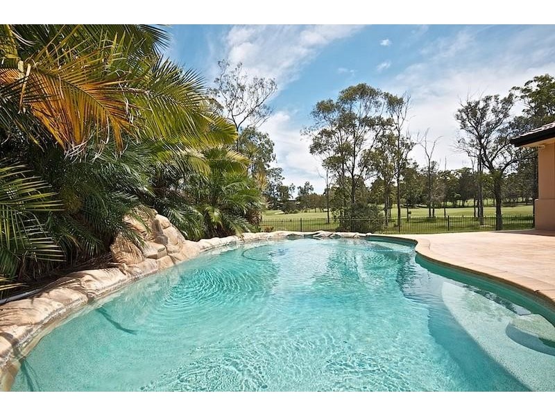 104 Arun Dr, Arundel QLD 4214
