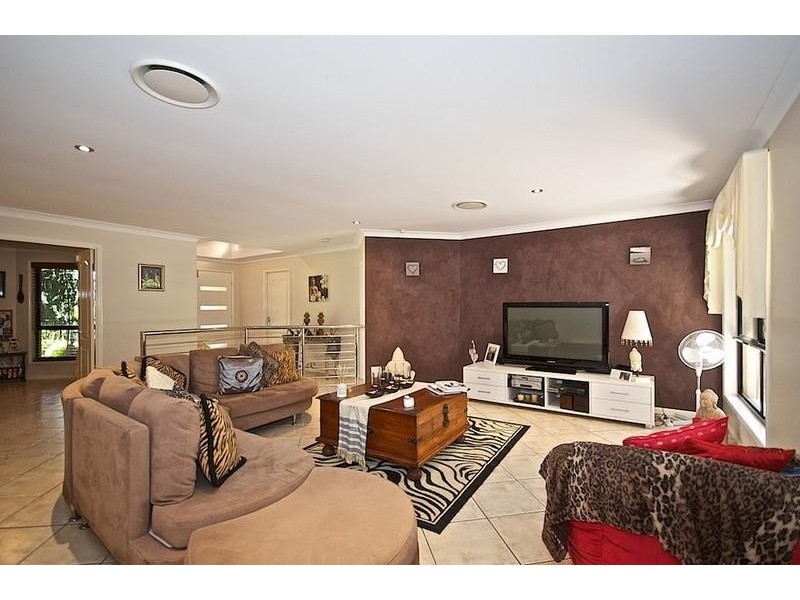 125 Arun Dr, Arundel QLD 4214