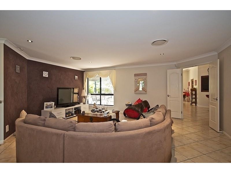 125 Arun Dr, Arundel QLD 4214
