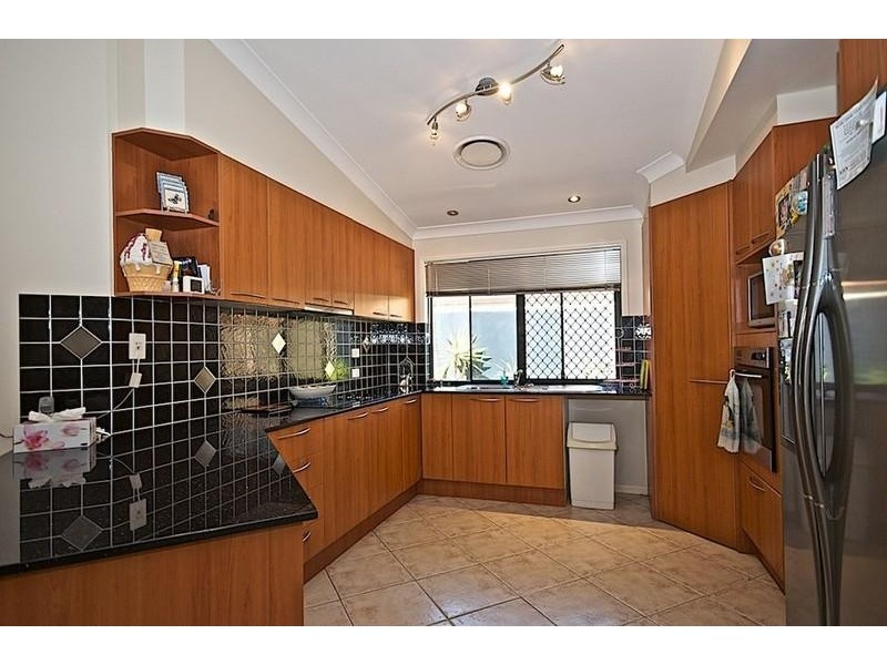 125 Arun Dr, Arundel QLD 4214