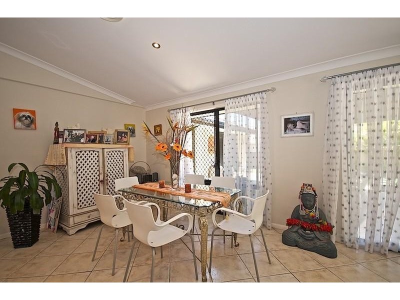 125 Arun Dr, Arundel QLD 4214