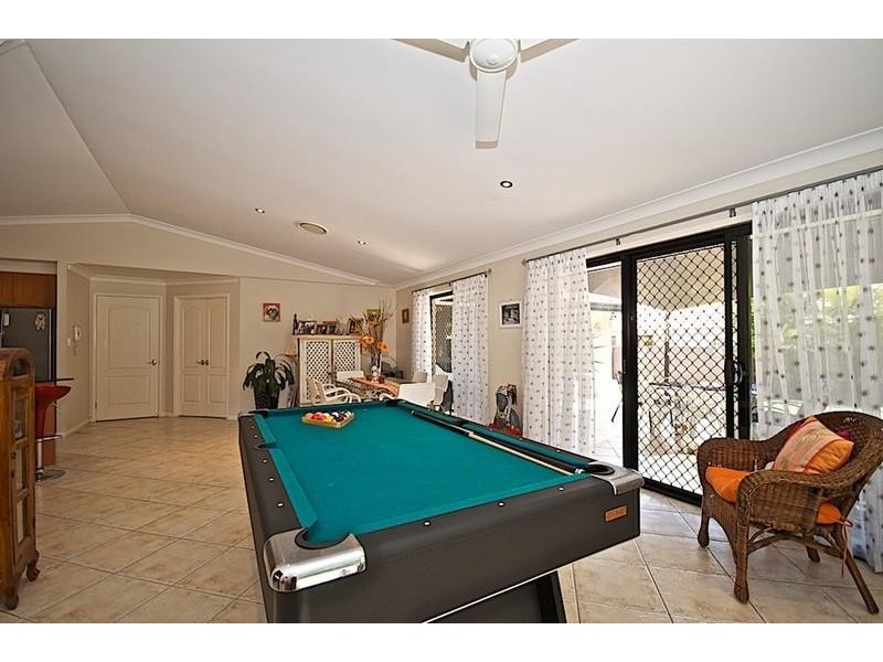 125 Arun Dr, Arundel QLD 4214