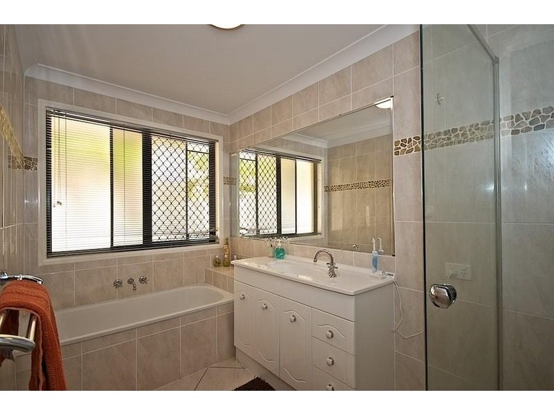 125 Arun Dr, Arundel QLD 4214