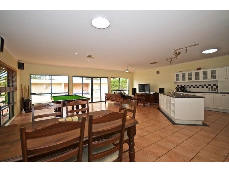57 Arun Dr, Arundel QLD 4214