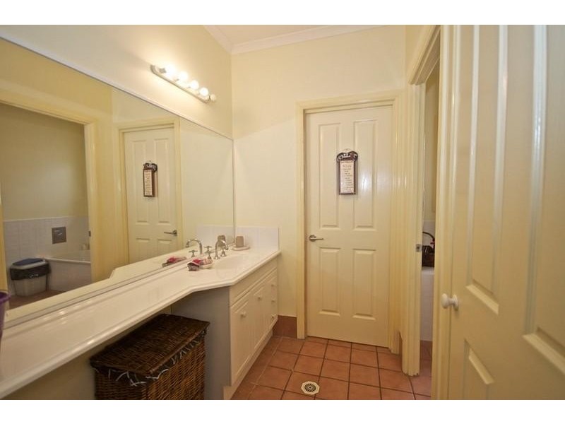 57 Arun Dr, Arundel QLD 4214