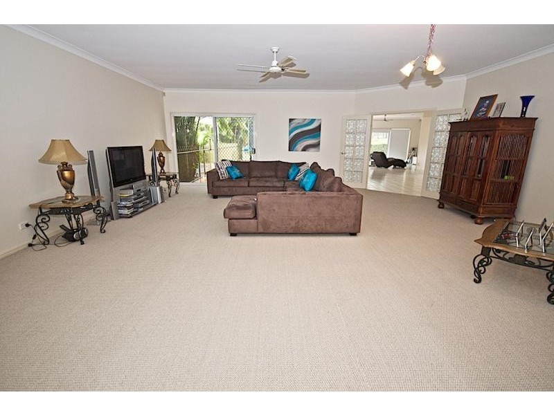 50 Fitzalan Cct, Arundel QLD 4214