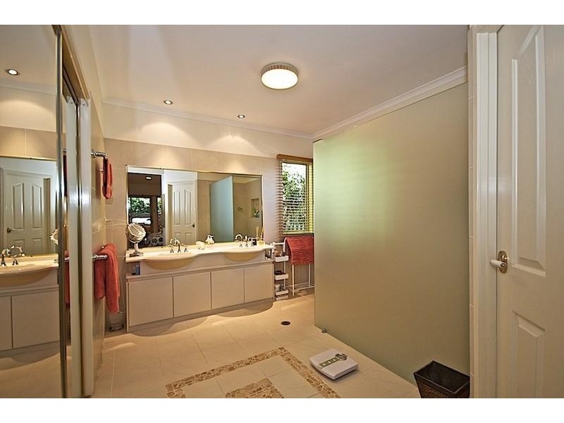 5 Benalla Ct, Parkwood QLD 4214